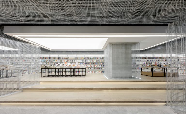 成都·“言幾又”IFS旗艦店 / 峻佳設計